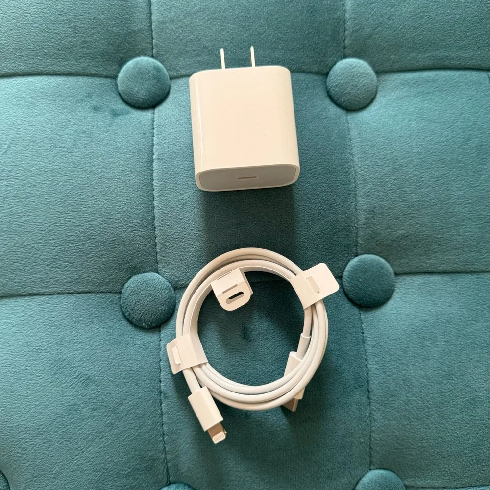 NWOT iPhone lightening 3 foot cable + power block